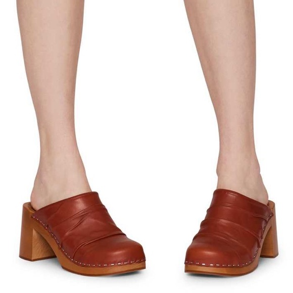 Free People Swedish Hasbeens Cognac NWT Wrinkle Slip In Nature Clog LOVE 🌈❤️ - Picture 2 of 16